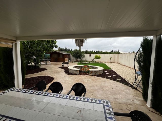 Villa/Maison de 2 chambres à louer à Los Montesinos avec piscine garage - 1 300 € (Ref: 9824655)