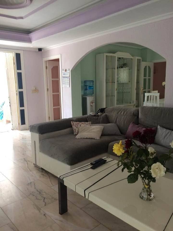 3 bedroom Villa for rent in Torrevieja with pool - € 2,800 (Ref: 9824656)