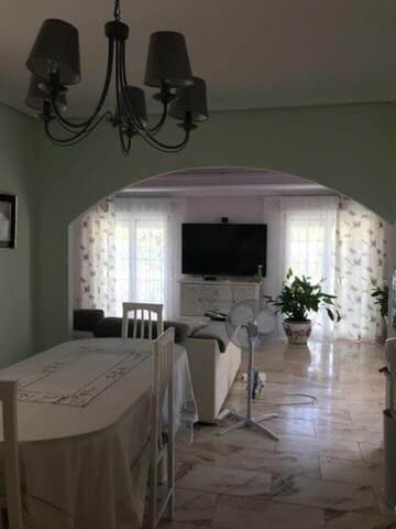 3 slaapkamer Villa te huur in Torrevieja met zwembad - € 2.800 (Ref: 9824656)