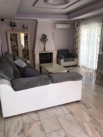 3 slaapkamer Villa te huur in Torrevieja met zwembad - € 2.800 (Ref: 9824656)
