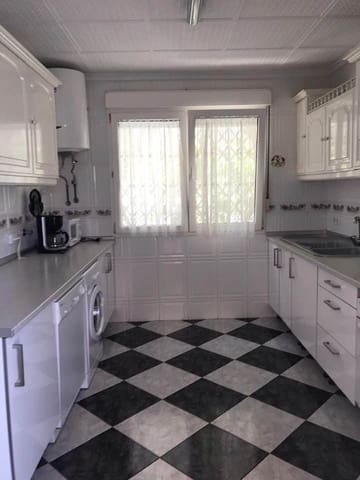 3 slaapkamer Villa te huur in Torrevieja met zwembad - € 2.800 (Ref: 9824656)
