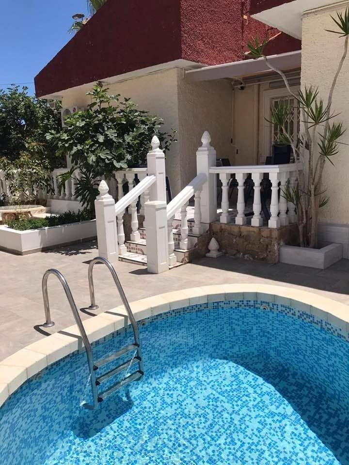 3 bedroom Villa for rent in Torrevieja with pool - € 2,800 (Ref: 9824656)