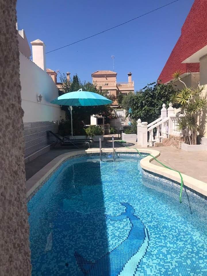 3 bedroom Villa for rent in Torrevieja with pool - € 2,800 (Ref: 9824656)