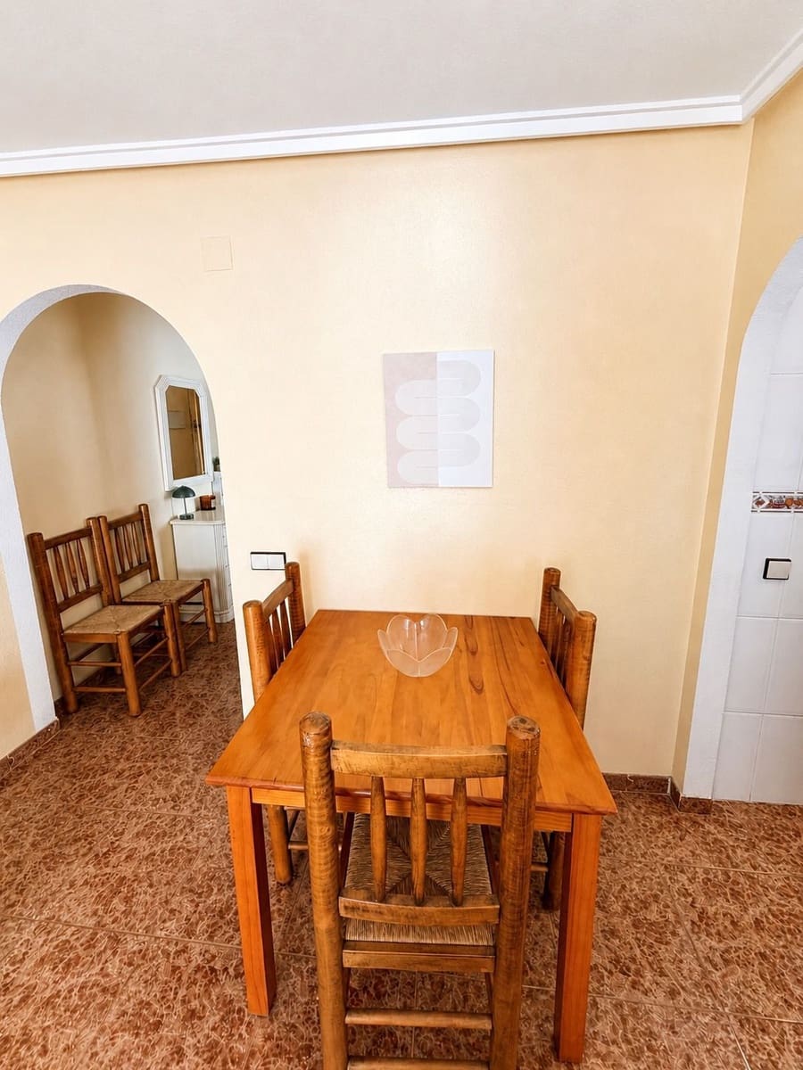 2 bedroom Flat for rent in Torrevieja with pool - € 850 (Ref: 9835165)