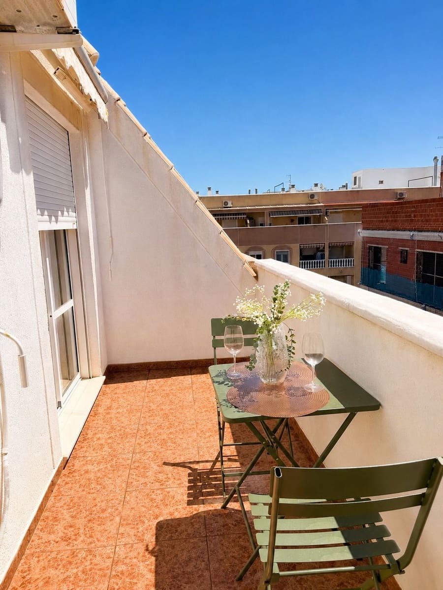 2 bedroom Flat for rent in Torrevieja with pool - € 850 (Ref: 9835165)