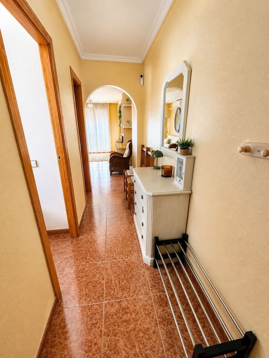 2 bedroom Flat for rent in Torrevieja with pool - € 850 (Ref: 9835165)