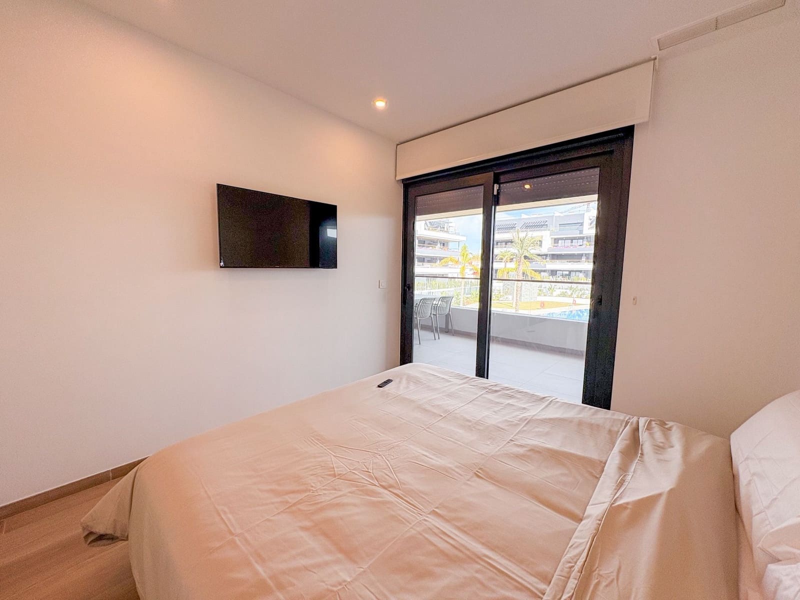 2 sypialnia Mieszkanie do wynajęcia w Torrevieja z basenem garażem - 2 200 € (Ref: 9850968)