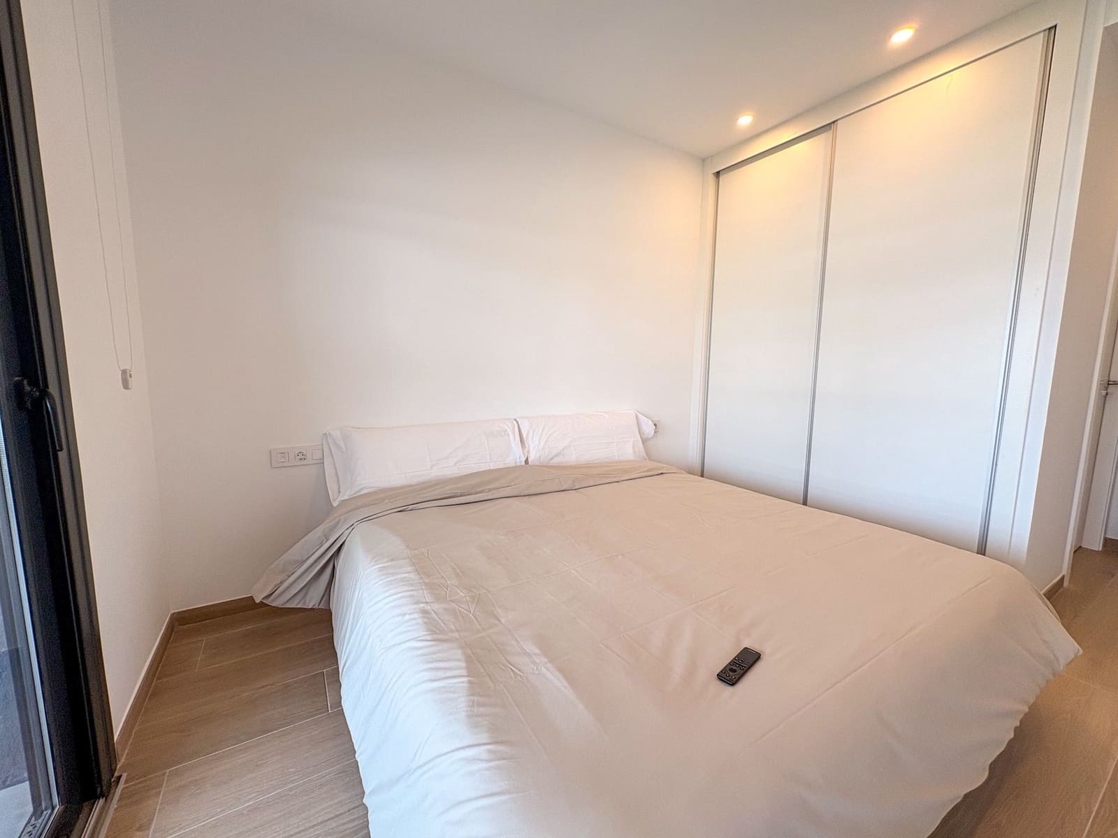 2 sypialnia Mieszkanie do wynajęcia w Torrevieja z basenem garażem - 2 200 € (Ref: 9850968)
