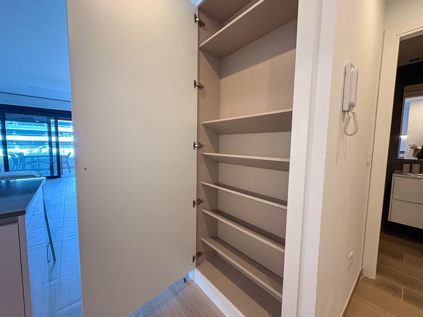 2 sypialnia Mieszkanie do wynajęcia w Torrevieja z basenem garażem - 2 200 € (Ref: 9850968)