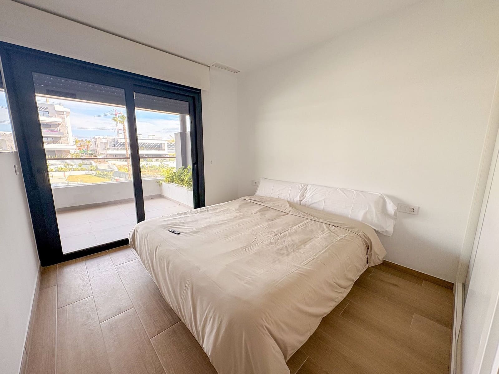 2 sypialnia Mieszkanie do wynajęcia w Torrevieja z basenem garażem - 2 200 € (Ref: 9850968)