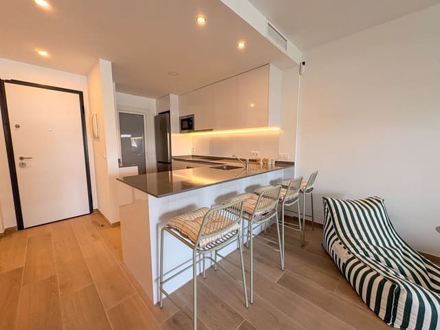 2 sypialnia Mieszkanie do wynajęcia w Torrevieja z basenem garażem - 2 200 € (Ref: 9850968)