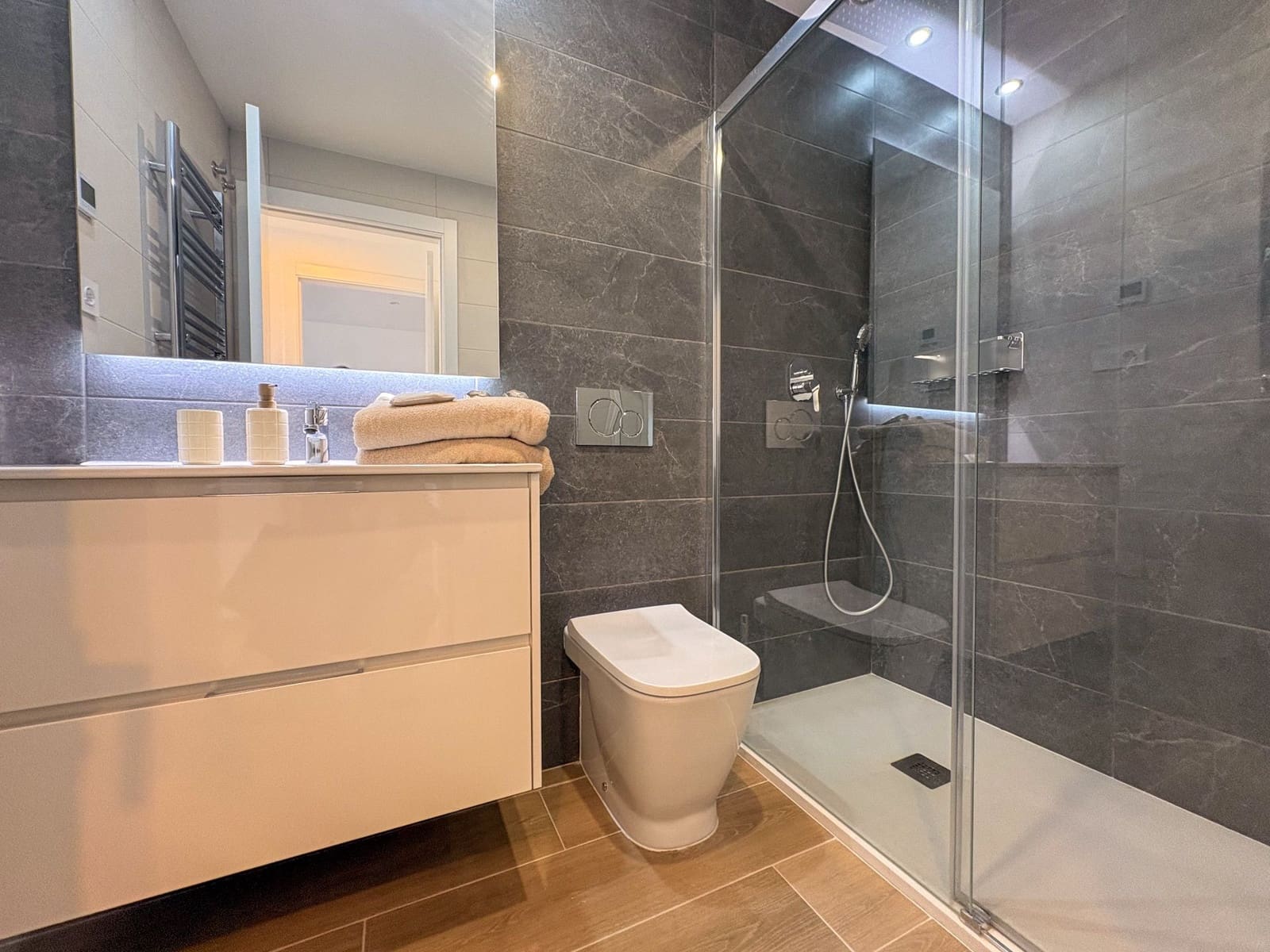 2 sypialnia Mieszkanie do wynajęcia w Torrevieja z basenem garażem - 2 200 € (Ref: 9850968)