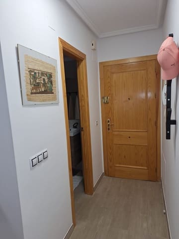 2 bedroom Flat for rent in Torrevieja with pool - € 950 (Ref: 9850969)