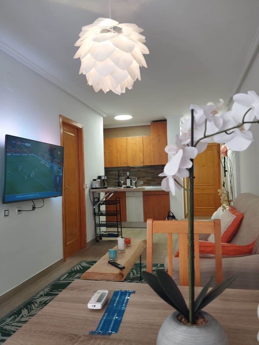 2 bedroom Flat for rent in Torrevieja with pool - € 950 (Ref: 9850969)