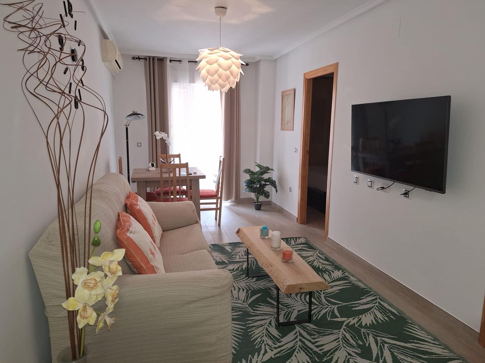 2 bedroom Flat for rent in Torrevieja with pool - € 950 (Ref: 9850969)