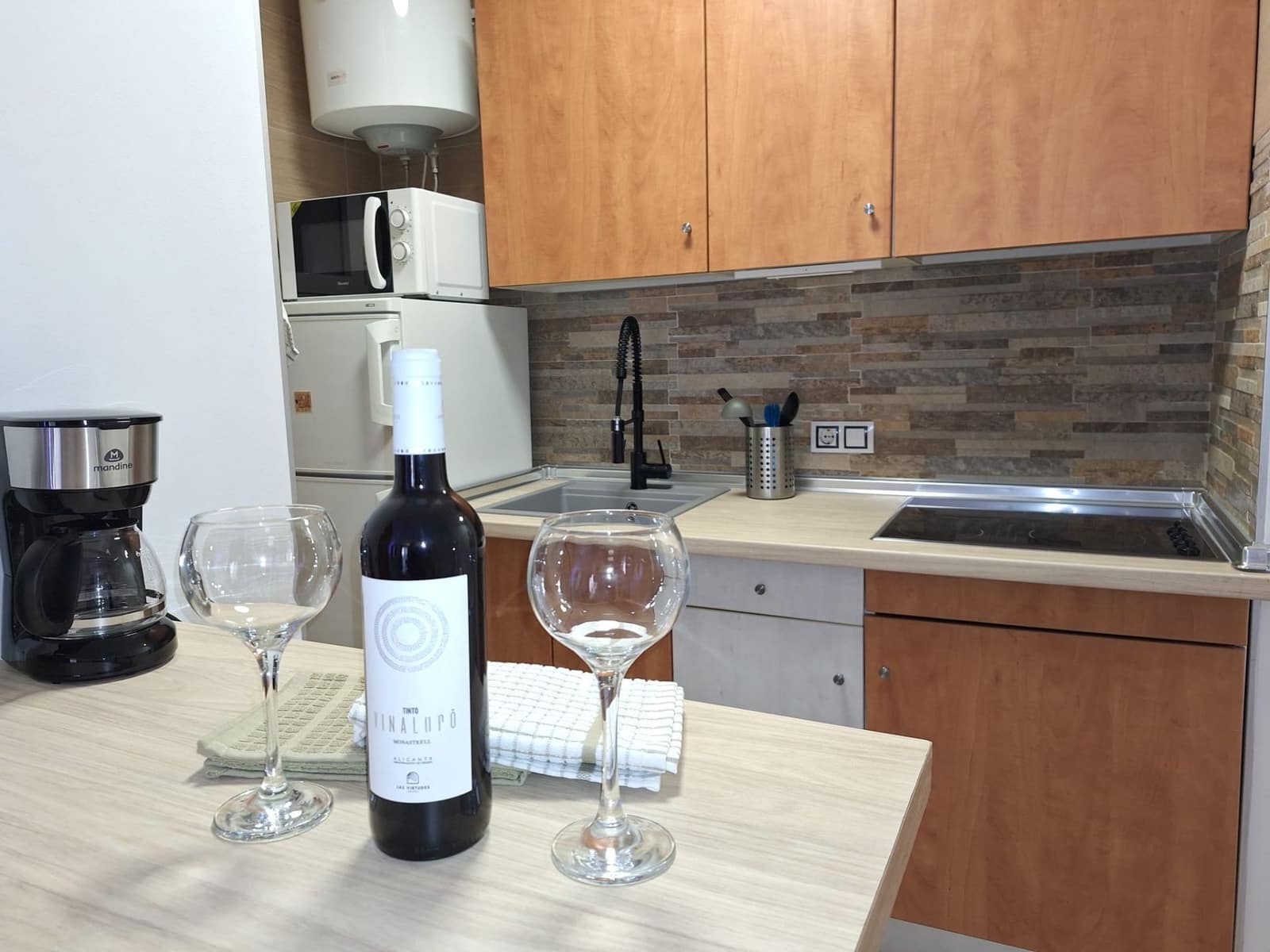 2 bedroom Flat for rent in Torrevieja with pool - € 950 (Ref: 9850969)