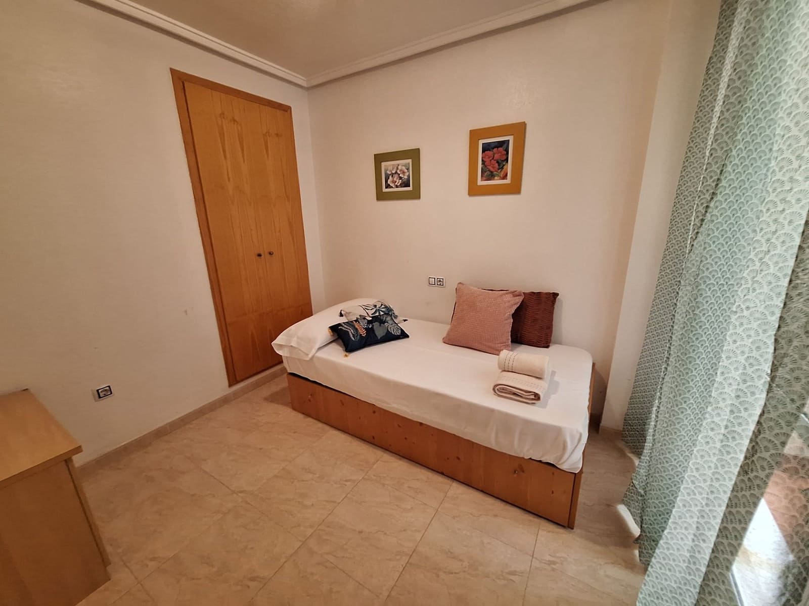 2 bedroom Flat for rent in Torrevieja with pool - € 950 (Ref: 9850969)