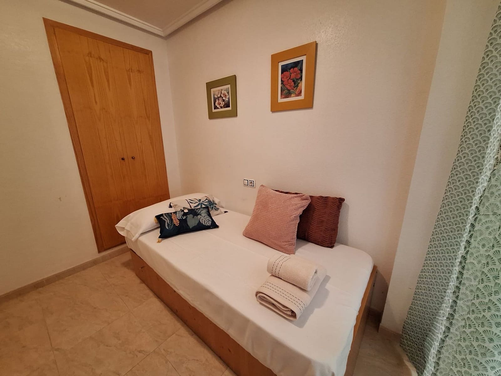 2 bedroom Flat for rent in Torrevieja with pool - € 950 (Ref: 9850969)