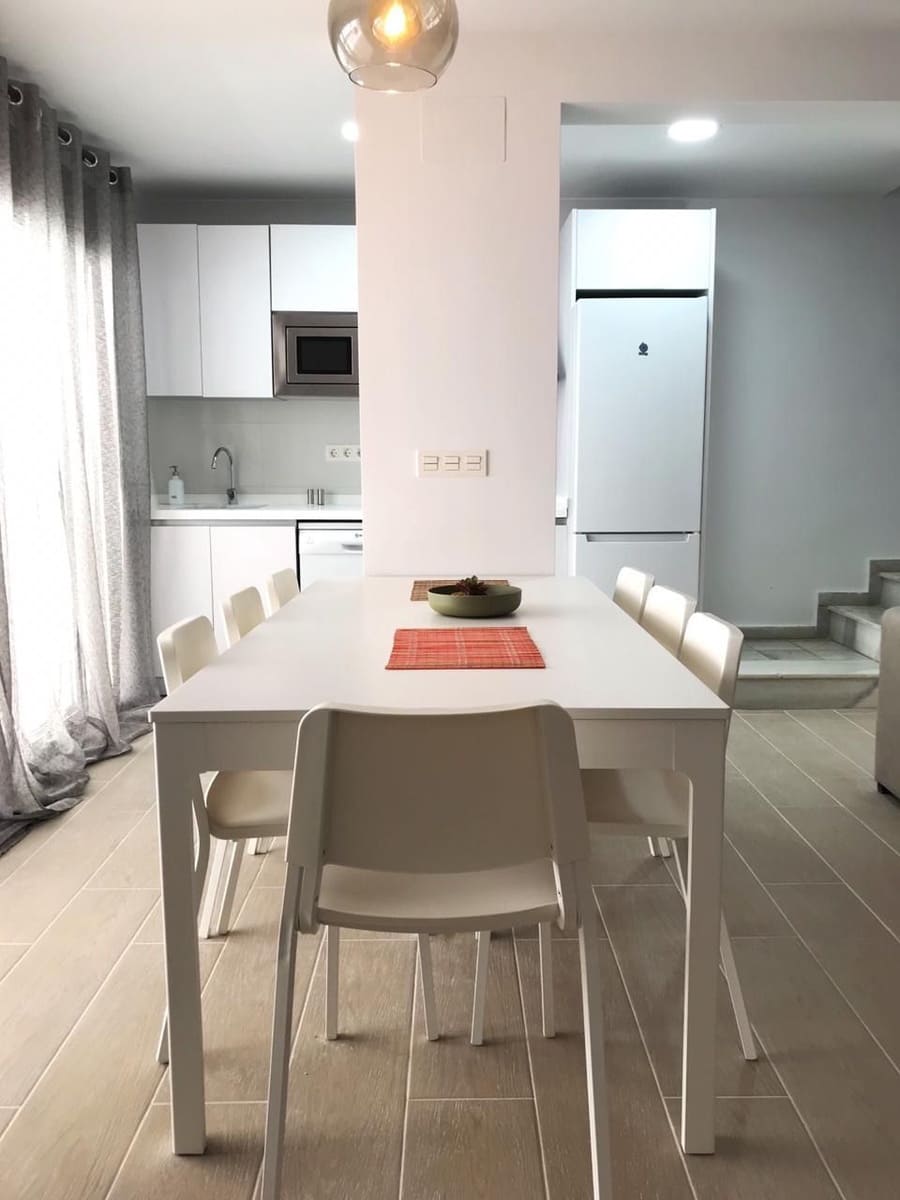 4 bedroom Villa for rent in Pilar de la Horadada with garage - € 2,000 (Ref: 9854869)