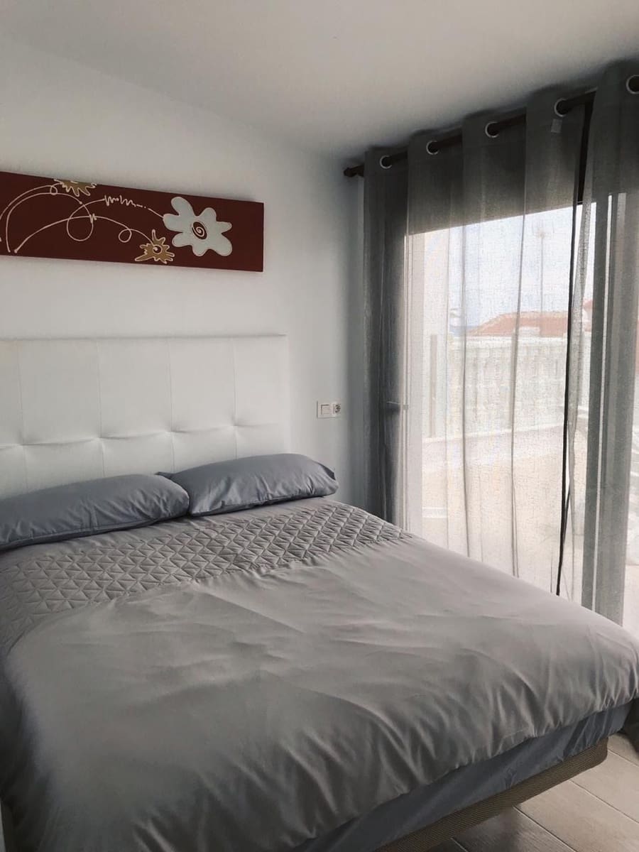 4 bedroom Villa for rent in Pilar de la Horadada with garage - € 2,000 (Ref: 9854869)