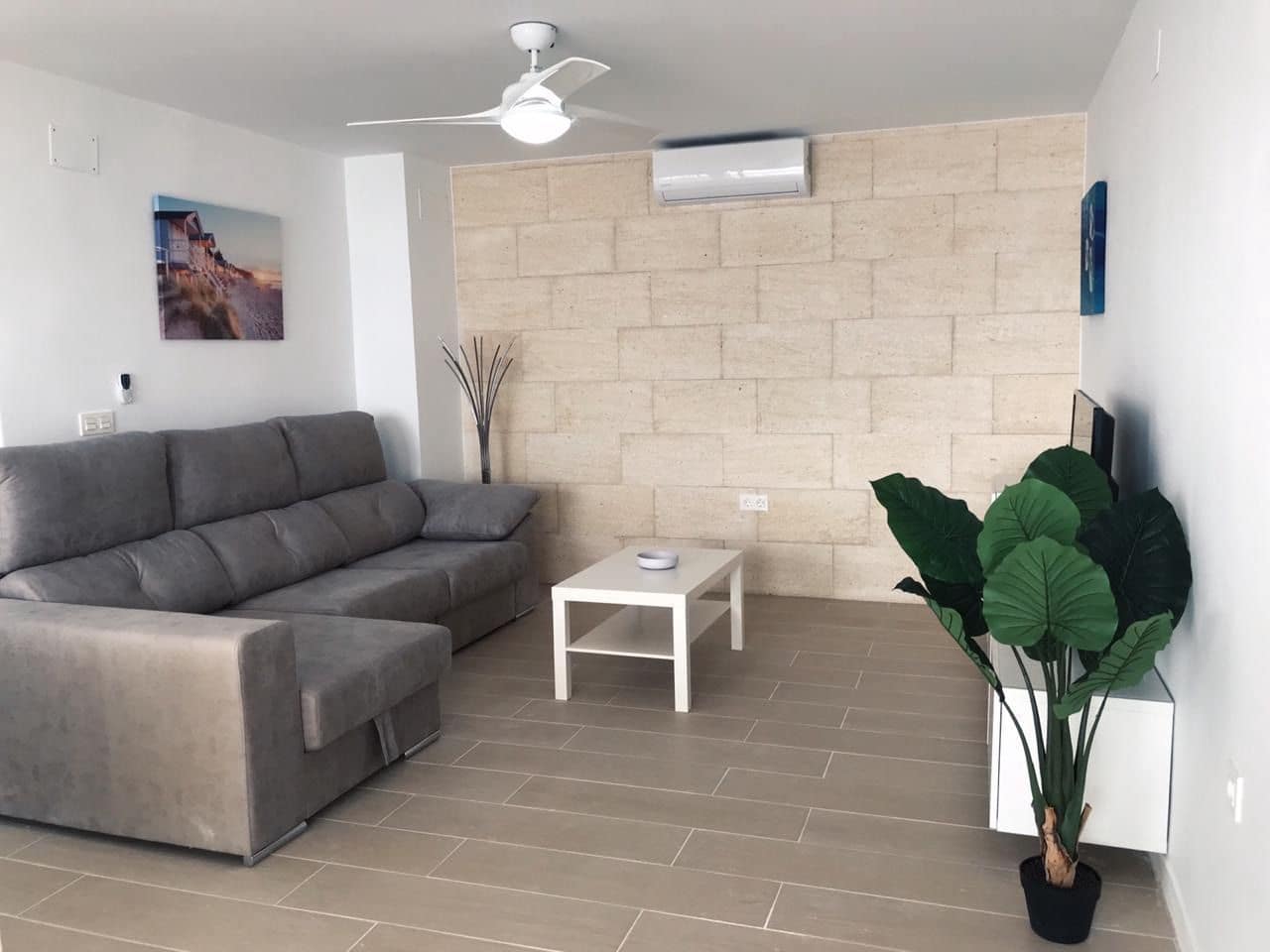 4 bedroom Villa for rent in Pilar de la Horadada with garage - € 2,000 (Ref: 9854869)