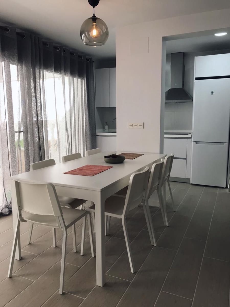 4 bedroom Villa for rent in Pilar de la Horadada with garage - € 2,000 (Ref: 9854869)