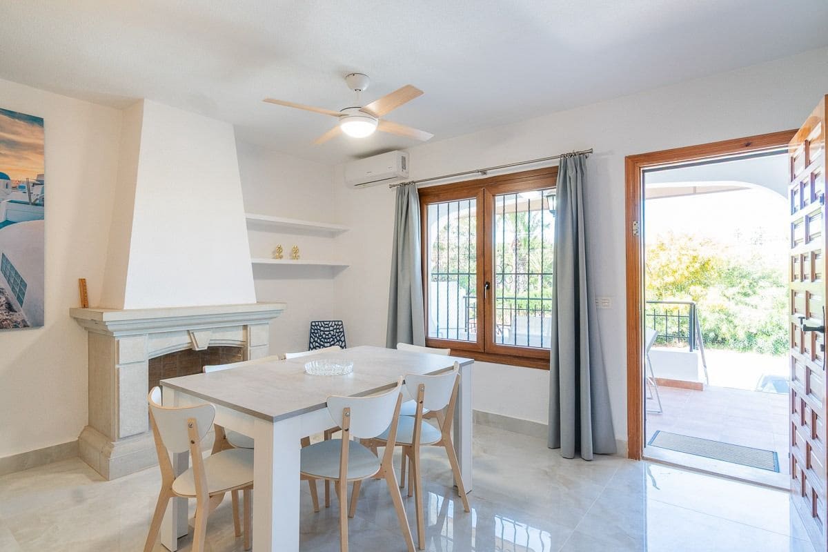 3 soveværelse Semi-Rækkehus til leje i Orihuela Costa med swimmingpool - € 1.800 (Ref: 9858000)