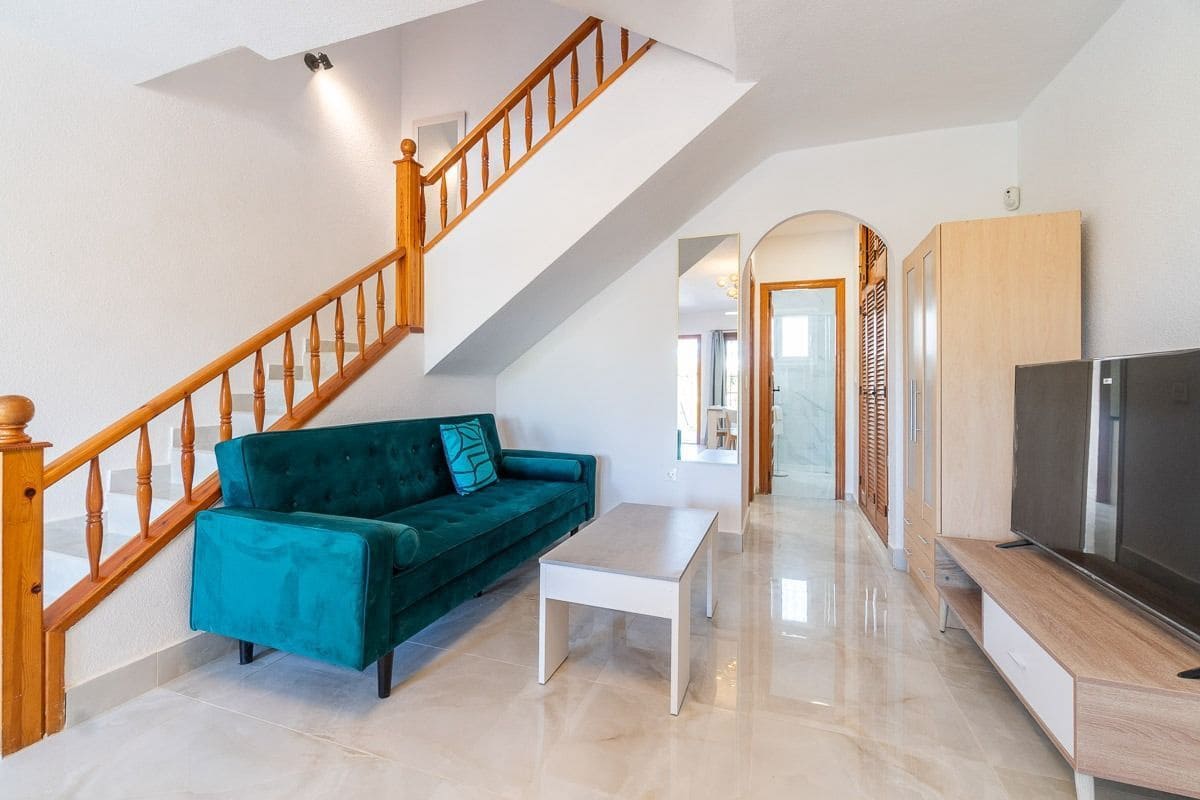 3 soveværelse Semi-Rækkehus til leje i Orihuela Costa med swimmingpool - € 1.800 (Ref: 9858000)