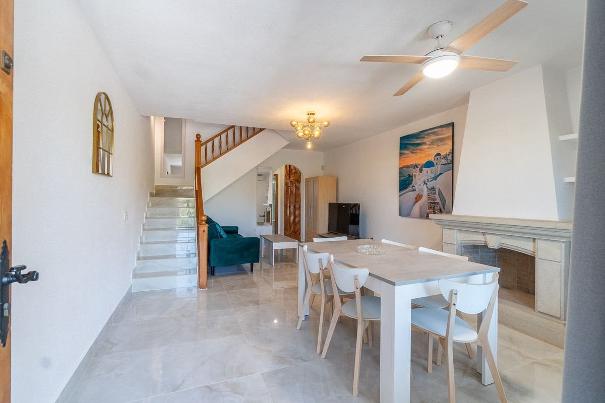 3 soveværelse Semi-Rækkehus til leje i Orihuela Costa med swimmingpool - € 1.800 (Ref: 9858000)