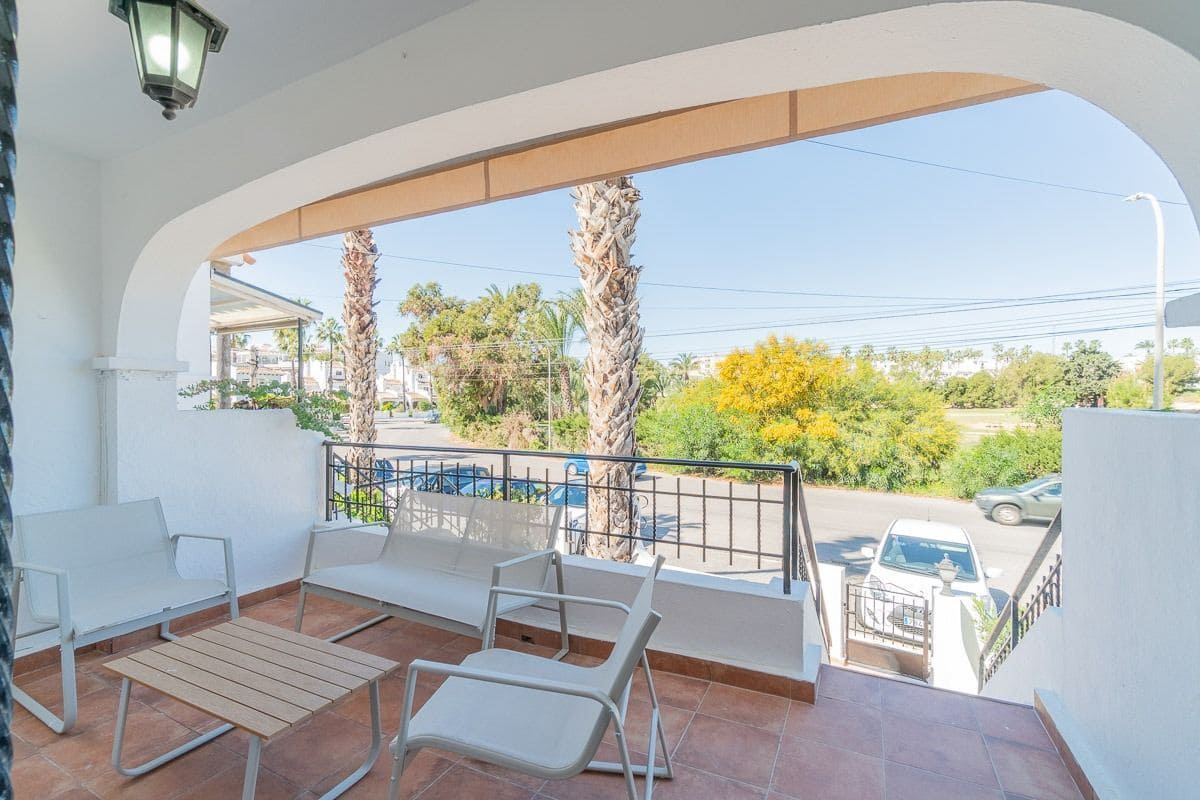 3 soveværelse Semi-Rækkehus til leje i Orihuela Costa med swimmingpool - € 1.800 (Ref: 9858000)