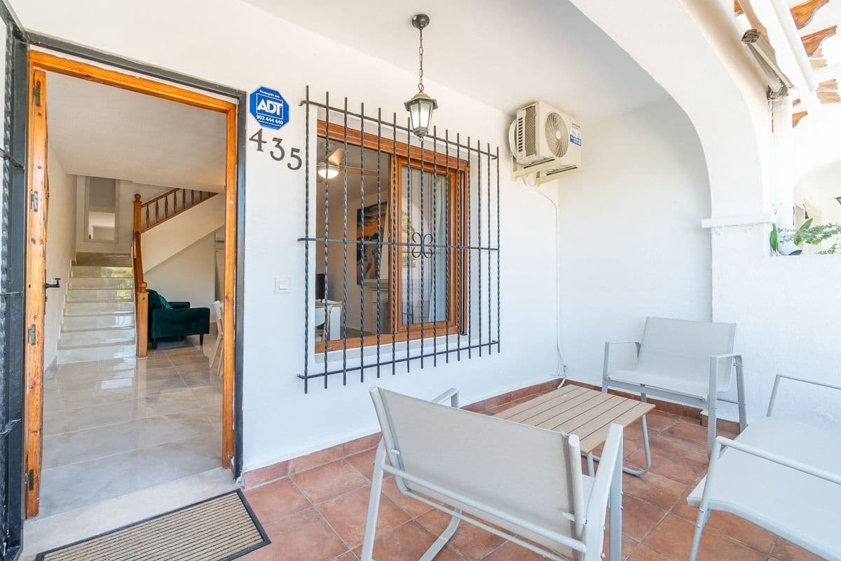 3 soveværelse Semi-Rækkehus til leje i Orihuela Costa med swimmingpool - € 1.800 (Ref: 9858000)