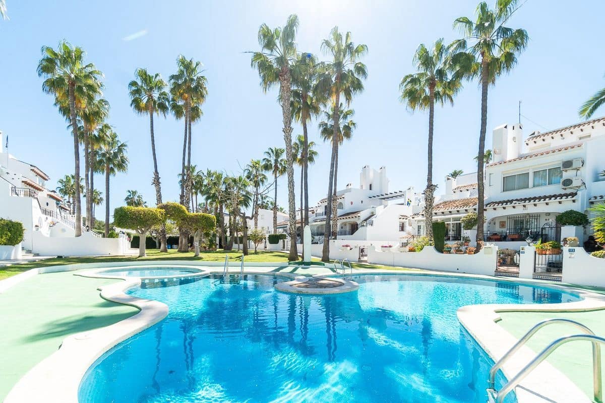 3 soveværelse Semi-Rækkehus til leje i Orihuela Costa med swimmingpool - € 1.800 (Ref: 9858000)