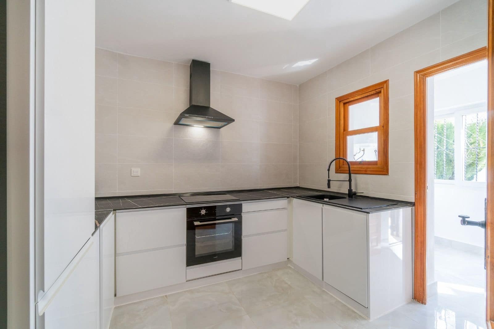 3 soveværelse Semi-Rækkehus til leje i Orihuela Costa med swimmingpool - € 1.800 (Ref: 9858000)