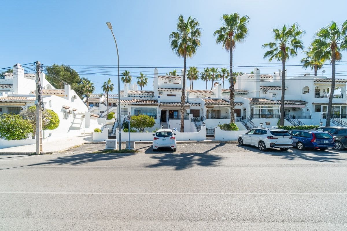 3 soveværelse Semi-Rækkehus til leje i Orihuela Costa med swimmingpool - € 1.800 (Ref: 9858000)