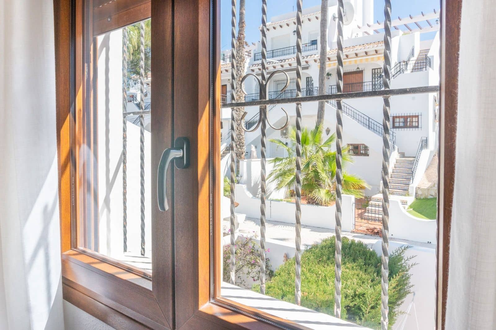 3 soveværelse Semi-Rækkehus til leje i Orihuela Costa med swimmingpool - € 1.800 (Ref: 9858000)