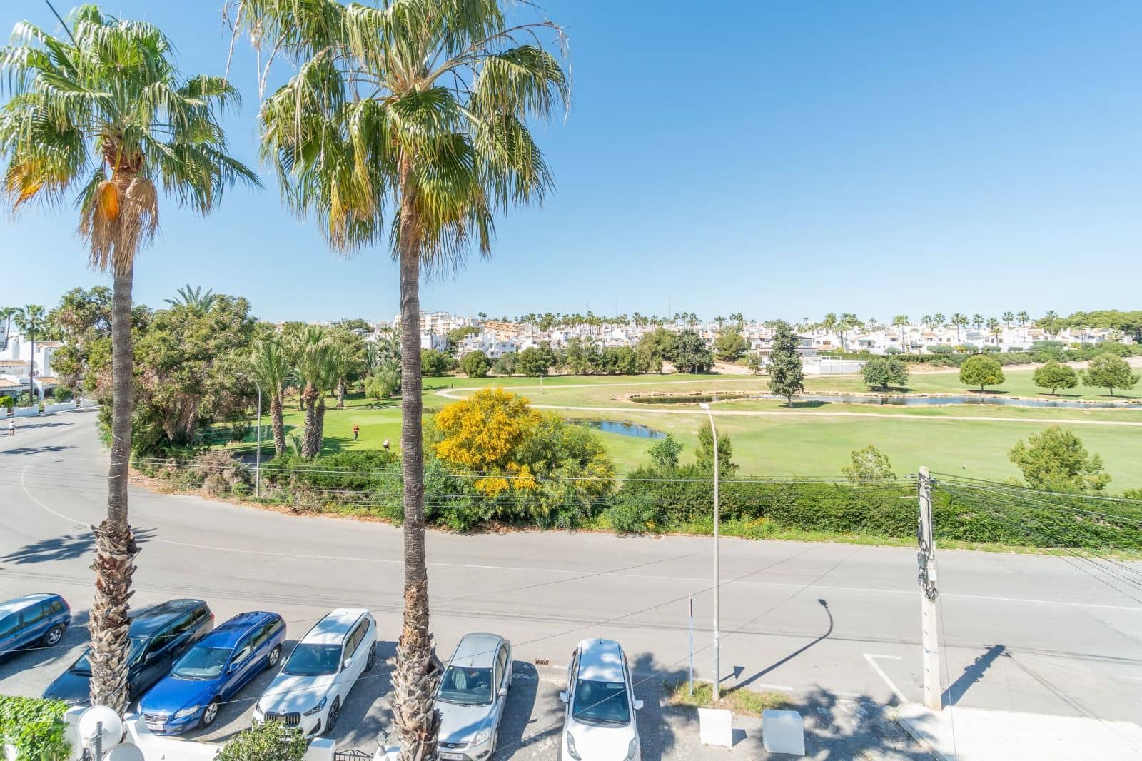 3 soveværelse Semi-Rækkehus til leje i Orihuela Costa med swimmingpool - € 1.800 (Ref: 9858000)