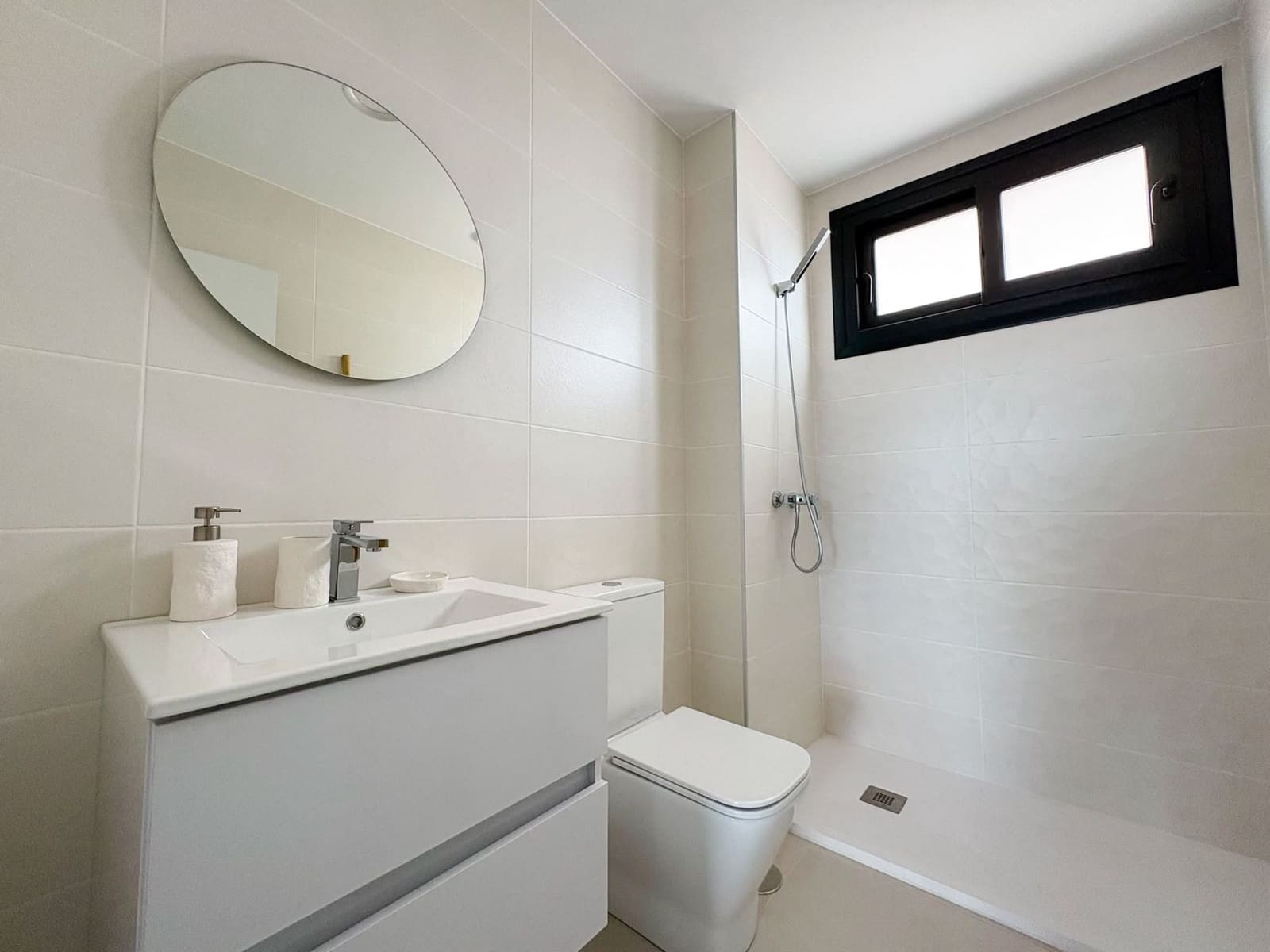 2 bedroom Flat for rent in Pilar de la Horadada with pool garage - € 2,500 (Ref: 9861516)
