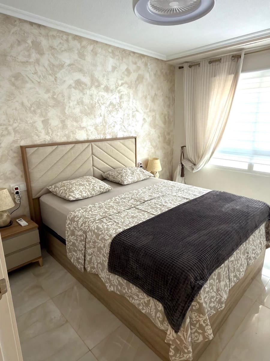 Appartement de 2 chambres à louer à Torrevieja - 950 € (Ref: 9875644)