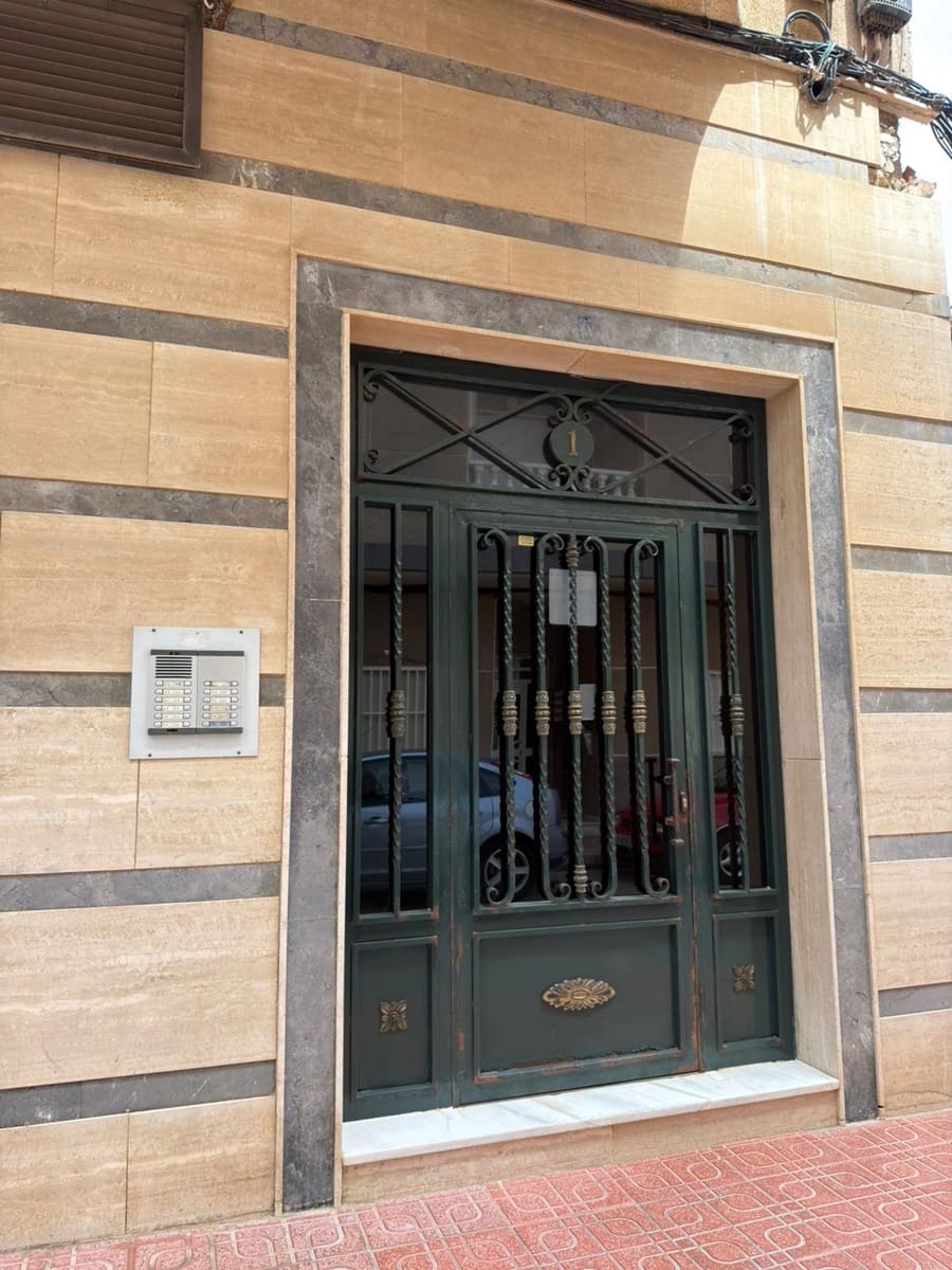 Appartement de 2 chambres à louer à Torrevieja - 950 € (Ref: 9875644)