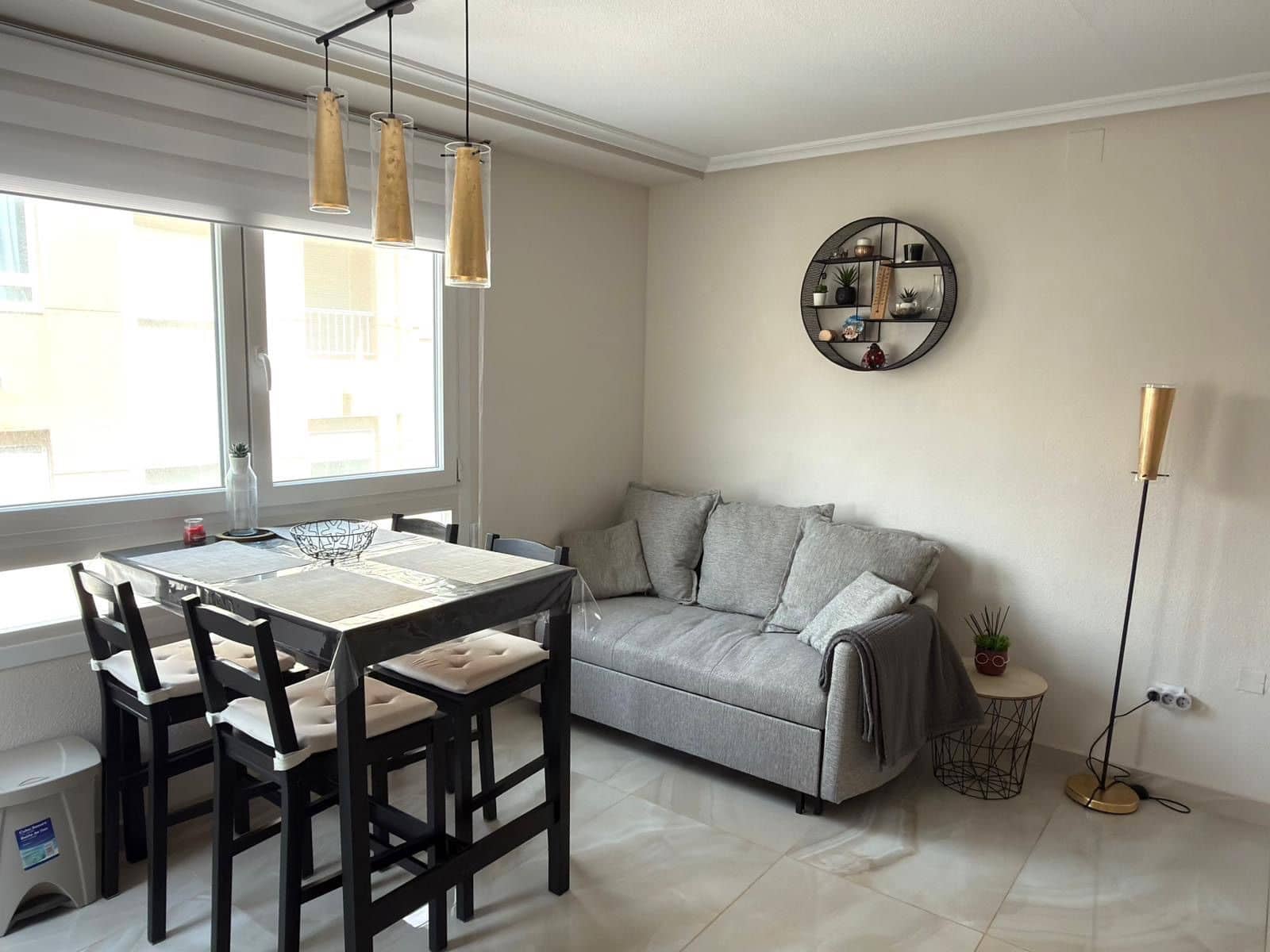 Appartement de 2 chambres à louer à Torrevieja - 950 € (Ref: 9875644)