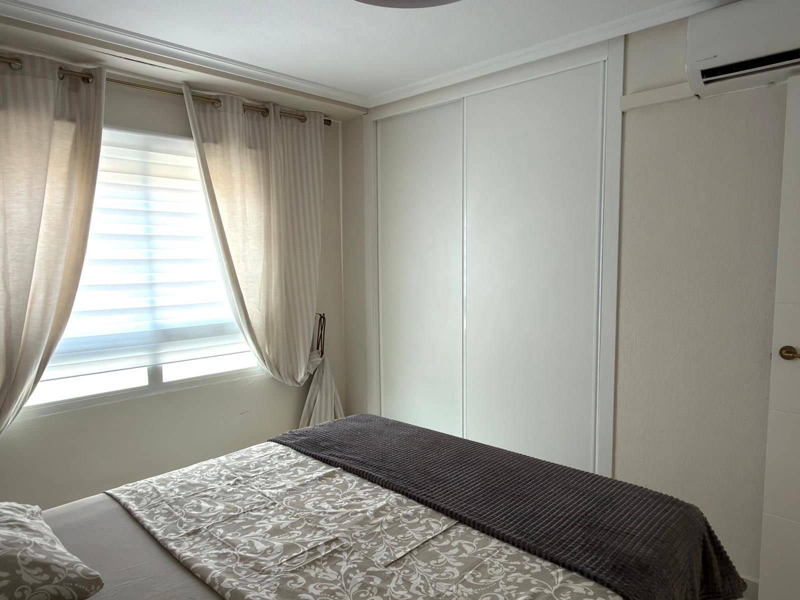 Appartement de 2 chambres à louer à Torrevieja - 950 € (Ref: 9875644)