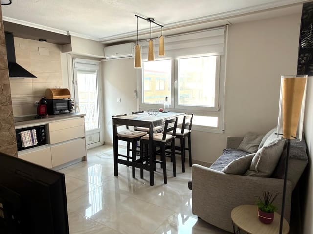 2 soveværelse Lejlighed til leje i Torrevieja - € 950 (Ref: 9875644)