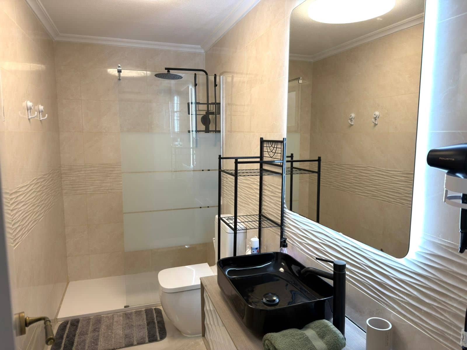 Appartement de 2 chambres à louer à Torrevieja - 950 € (Ref: 9875644)