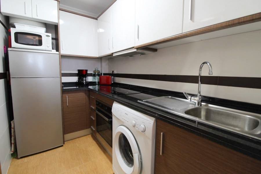 Appartement de 2 chambres à louer à Torrevieja - 850 € (Ref: 9875645)