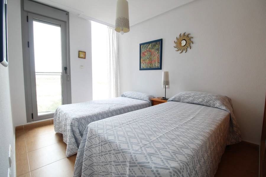 Appartement de 2 chambres à louer à Torrevieja - 850 € (Ref: 9875645)