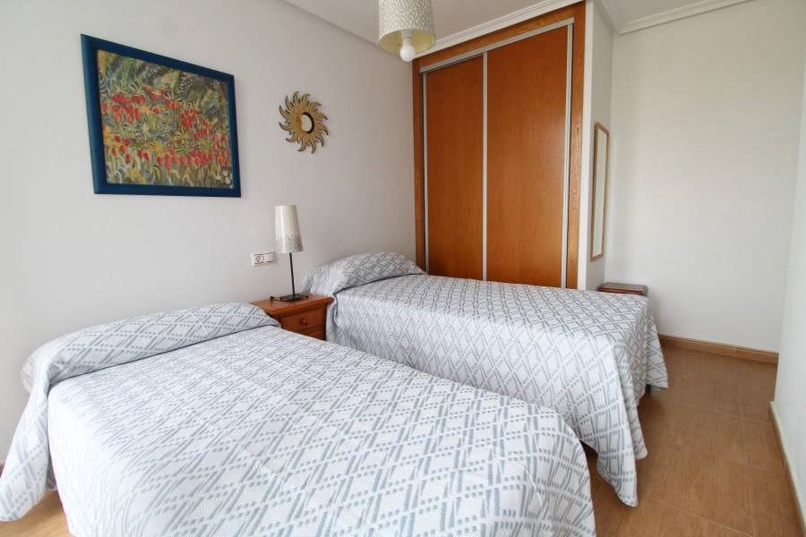 Appartement de 2 chambres à louer à Torrevieja - 850 € (Ref: 9875645)