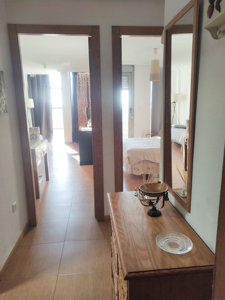 Appartement de 2 chambres à louer à Torrevieja - 850 € (Ref: 9875645)