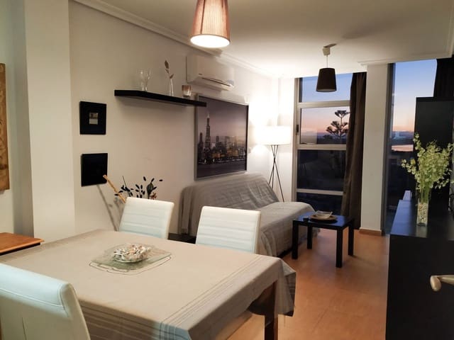 Appartement de 2 chambres à louer à Torrevieja - 850 € (Ref: 9875645)