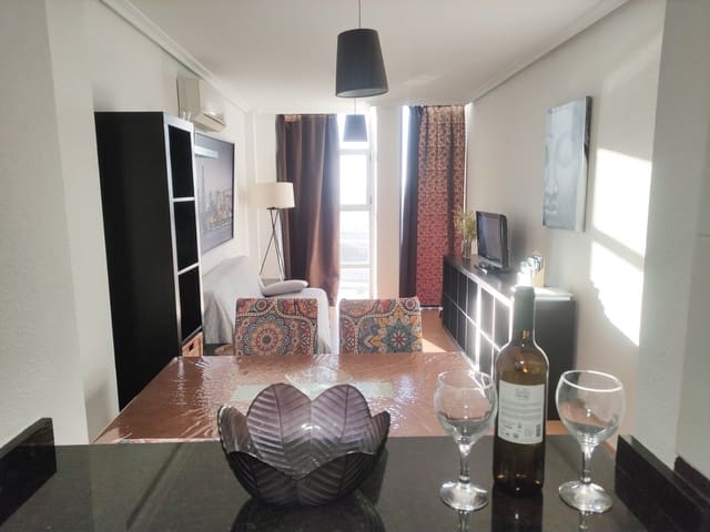 Appartement de 2 chambres à louer à Torrevieja - 850 € (Ref: 9875645)