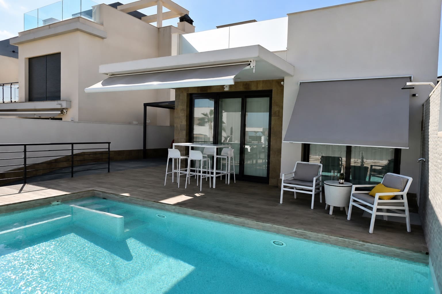 3 soveværelse Villa til salg i San Miguel de Salinas med swimmingpool garage - € 429.000 (Ref: 9877877)